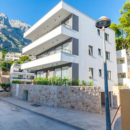Pino 1 Apartman Baska Voda