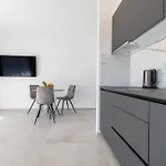 Pino 1 *