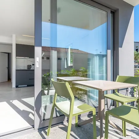 Apartment Pino 1 *