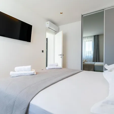 Pino 1 Apartment *