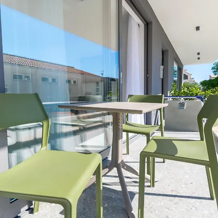 Apartment Pino 1 *