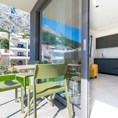 Apartment Pino 1 *